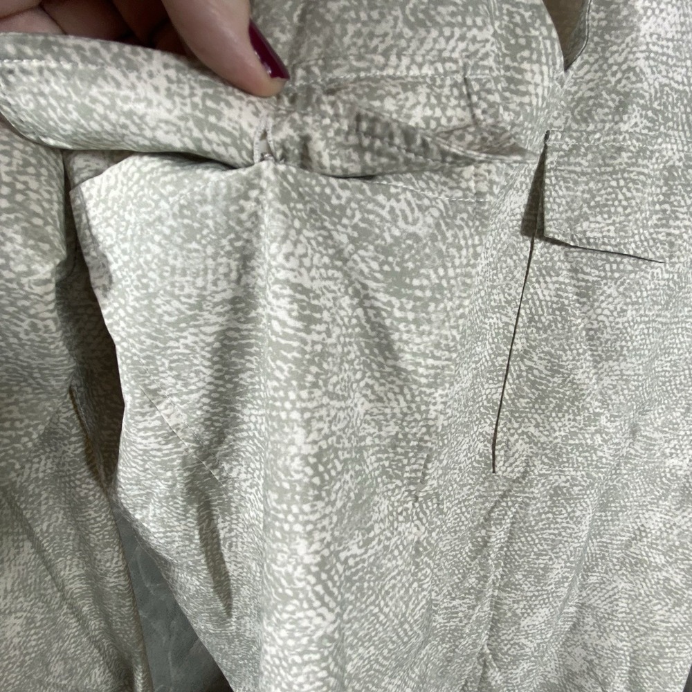 Athleta Women Medium Zuma Printed Top Long Sleeve Pockets Viper Grey Flowy Chic - Picture 8 of 13